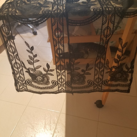 Gorgeous lace low neckline romper dress - Picture 6 of 8